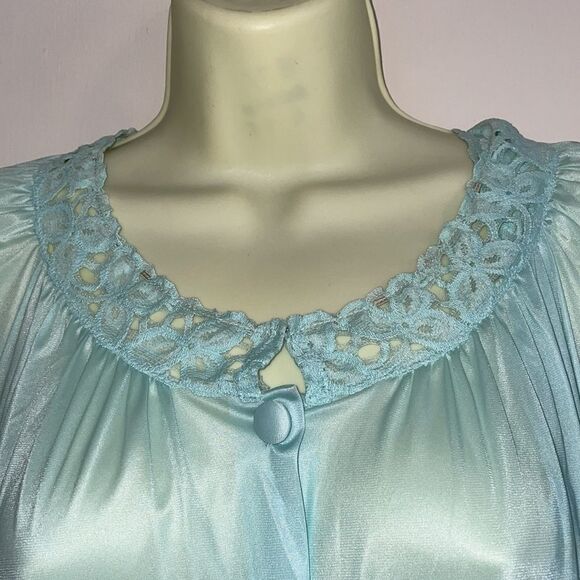 Vtg 60s/70s Vanity Fair light blue nylon long nightgown & robe set with lace - Picture 4 of 13